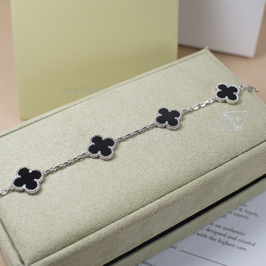 [Regal Gem] CLOVER 5 MOTIF ONYXS BRACELET COLLECTION