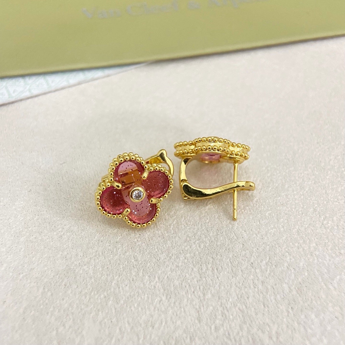 [Regal Gem]2026 NEW  CLOVER 1 MOTIFPINK ENAMEL STUD EARRINGS WITH DIAMONDS2