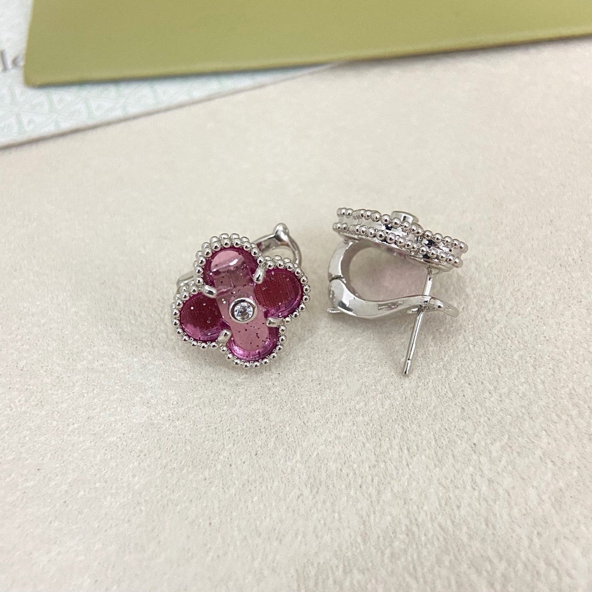 [Regal Gem]2026 NEW  CLOVER 1 MOTIFPINK ENAMEL STUD EARRINGS WITH DIAMONDS2