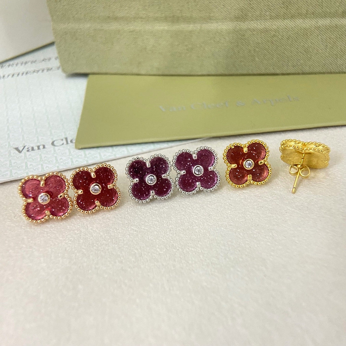[Regal Gem]2026 NEW  CLOVER 1 MOTIFPINK ENAMEL STUD EARRINGS WITH DIAMONDS