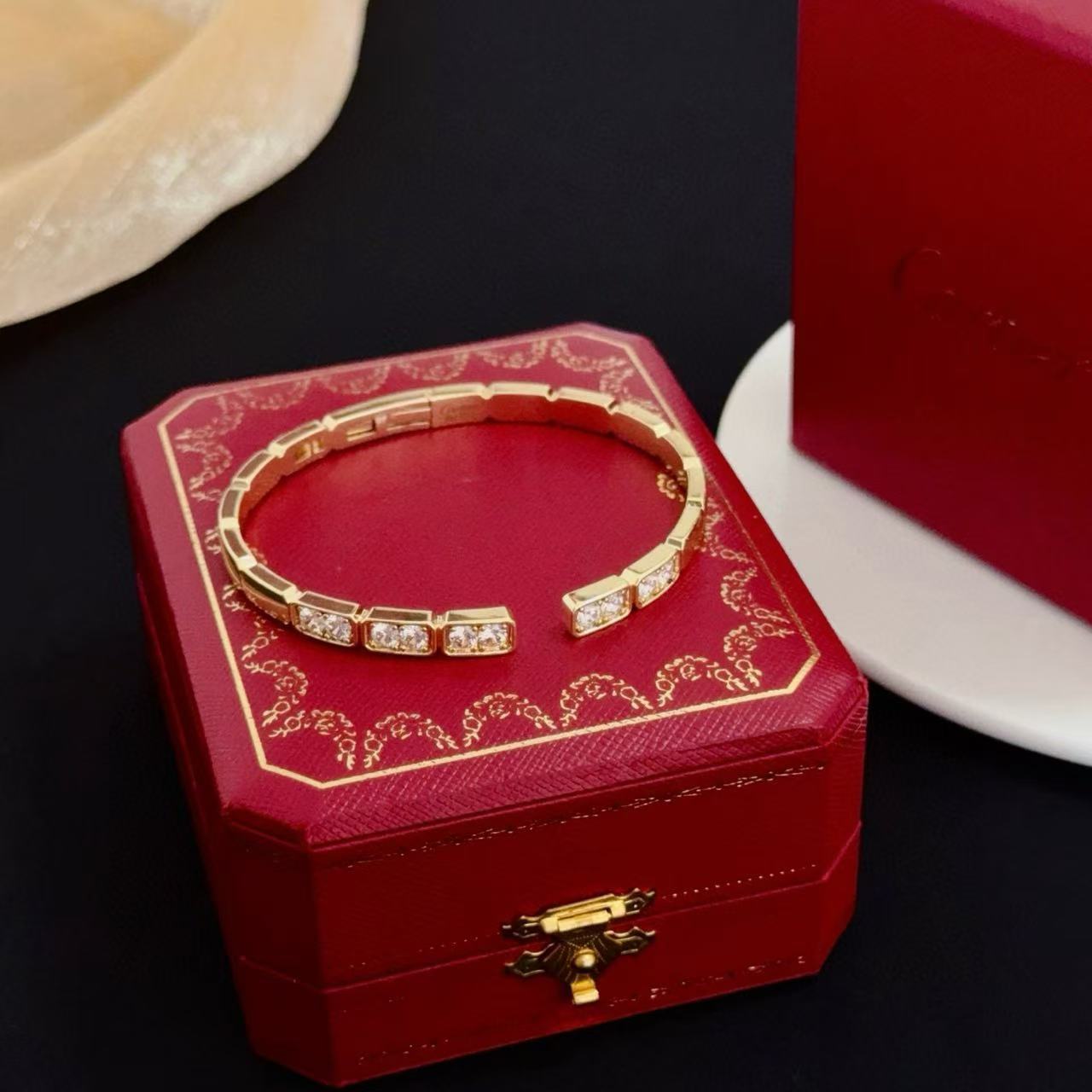 [Regal Gem jewelrys]LOVE DIAMOND OPEN  BRACELET