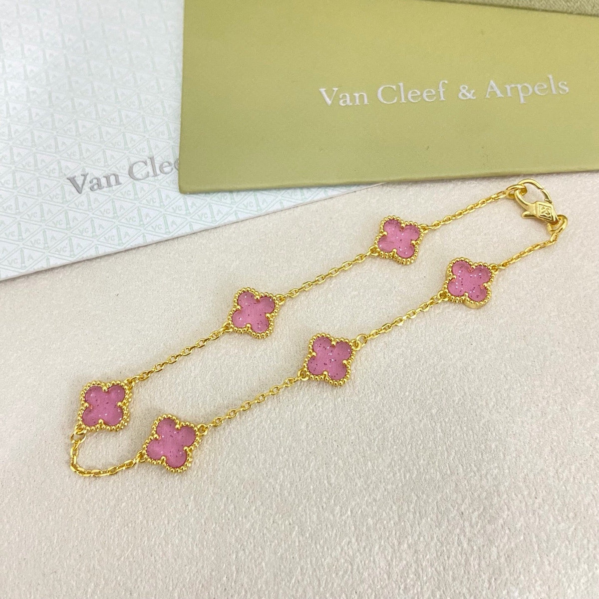 [Regal Gem]2026 NEW CLOVER 6 MOTIF BUBBLE PINK ENAMEL BRACELET