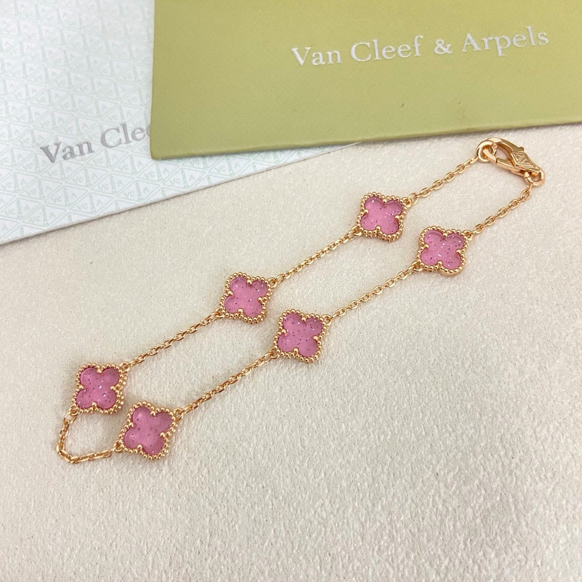 [Regal Gem]2026 NEW CLOVER 6 MOTIF BUBBLE PINK ENAMEL BRACELET