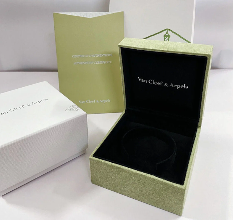 [Regal Gem]CLOVER 15MM LASER NECKLACE AND BOX