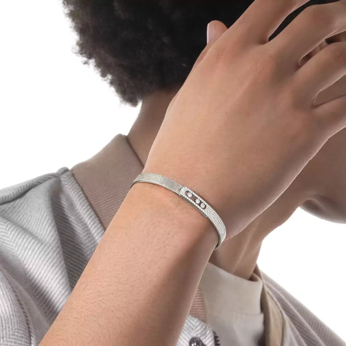 [Regal Gem]Move Noa Ciselé half pavé bangle