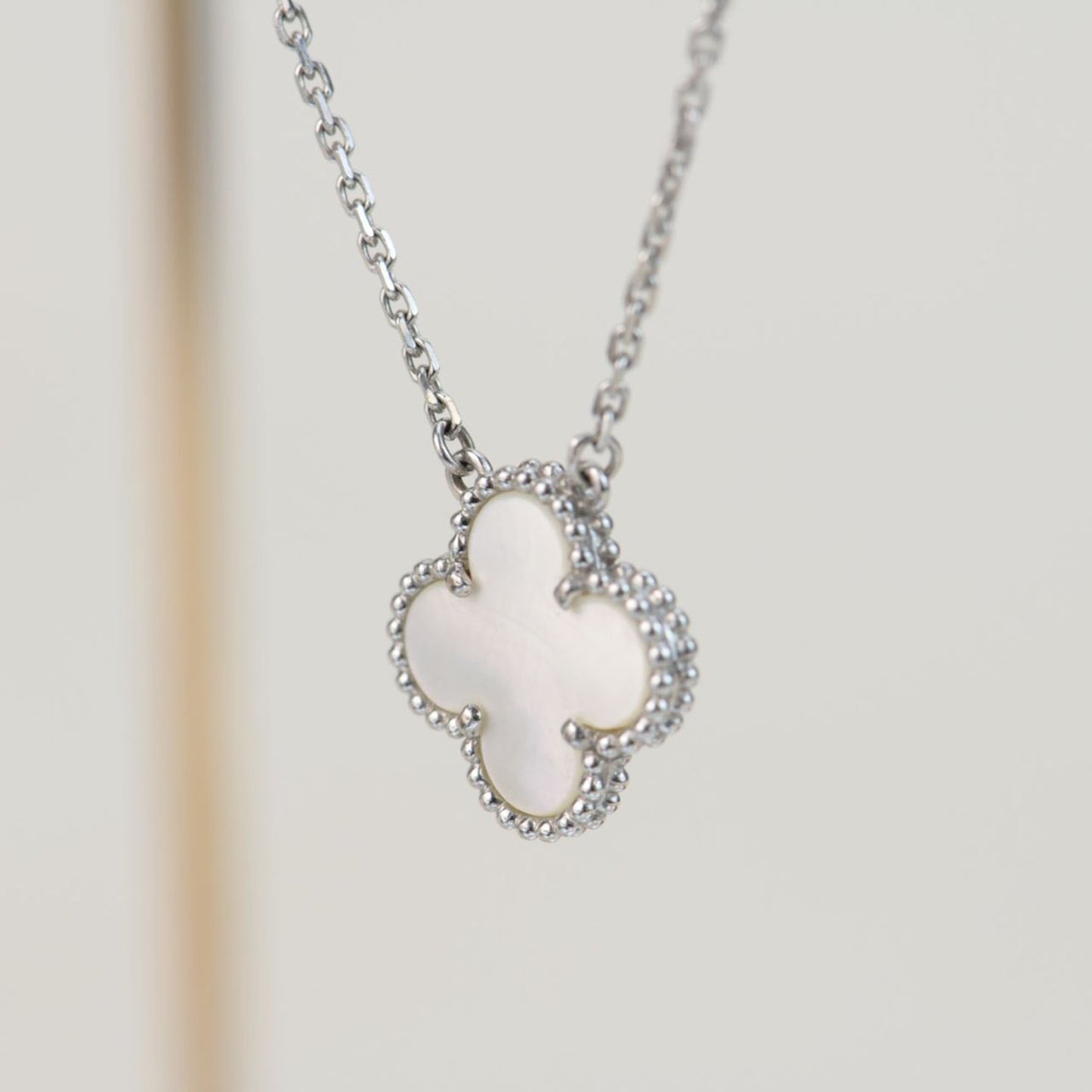 [Regal Gem]CLOVER  15MM WHITE MOTHER-OF-PEARL SILVER