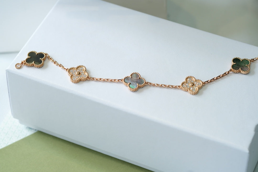 [Regal Gem] CLOVER 5 MOTIF GRAY MOP BRACELET COLLECTION