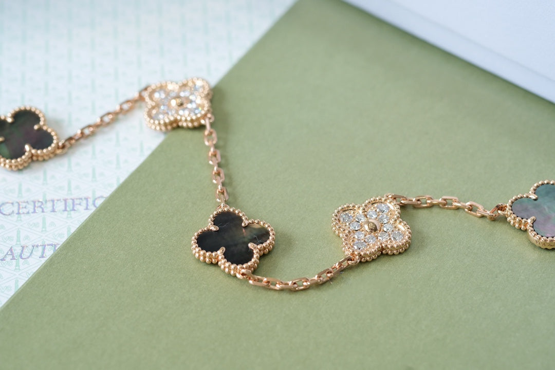 [Regal Gem] CLOVER 5 MOTIF GRAY MOP BRACELET COLLECTION
