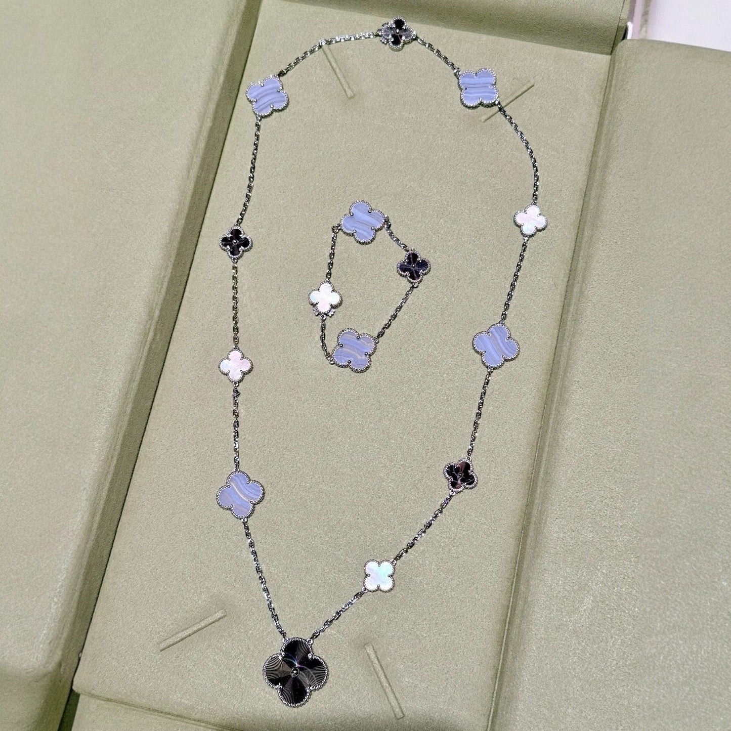 [Regal Gem]DETACHABLE CLOVER 15(11+4) FLOWER SILVER NECKLACE SET
