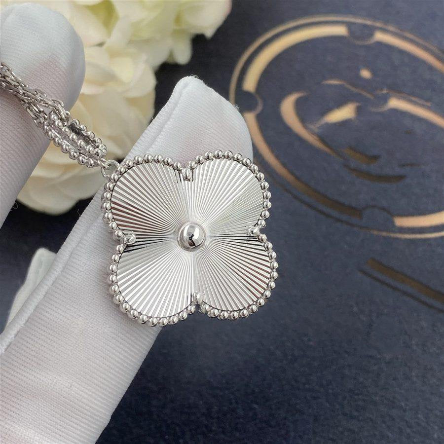 [Regal Gem]CLOVER 25MM SILVER BIG CLOVER NECKLACE