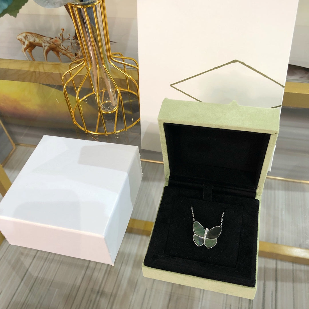 [Regal Gem]LARGE BUTTERFLY SILVER PENDANT DIAMOND NECKLACE