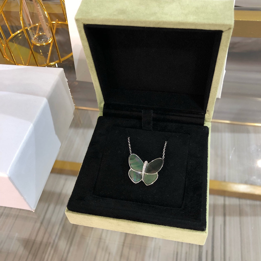 [Regal Gem]LARGE BUTTERFLY SILVER PENDANT DIAMOND NECKLACE