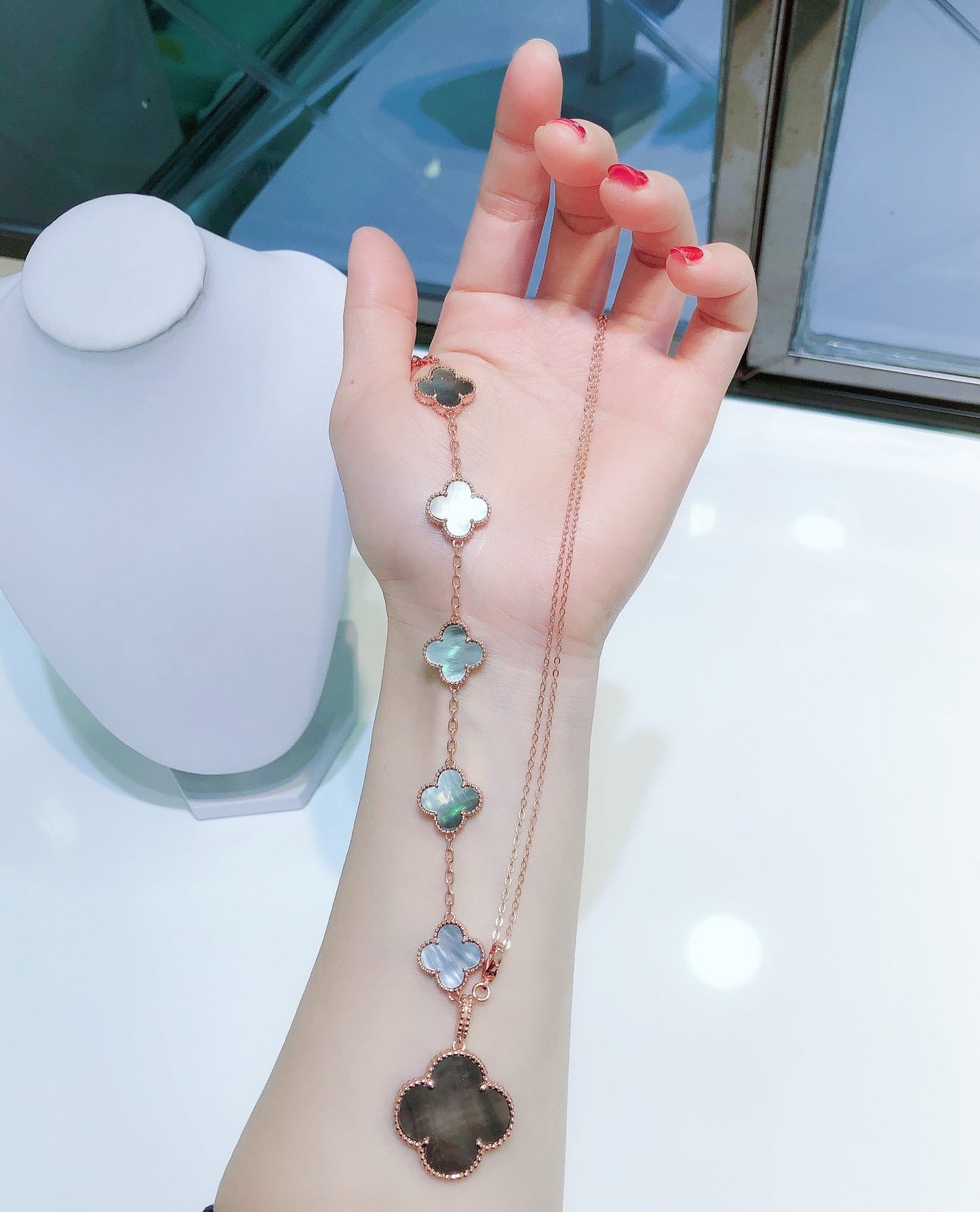 [Regal Gem]COMBINED BRACELET 5 MOTIFS AND NECKLACE DARK MOP Regal Gem GOLD
