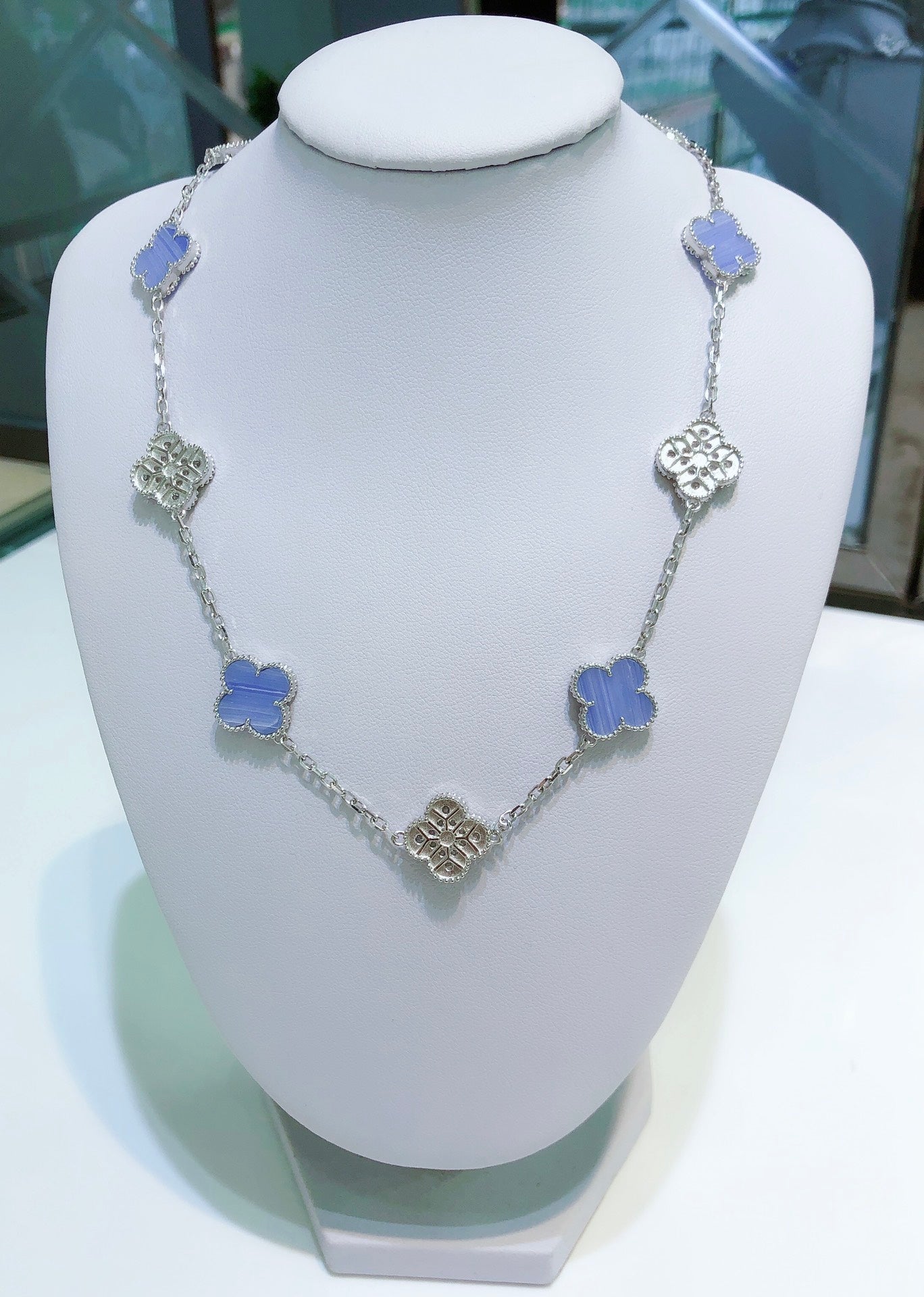 [Regal Gem]CLOVER 10 MOTIFS CHALCEDONY DIAMONDS SILVER NECKLACE