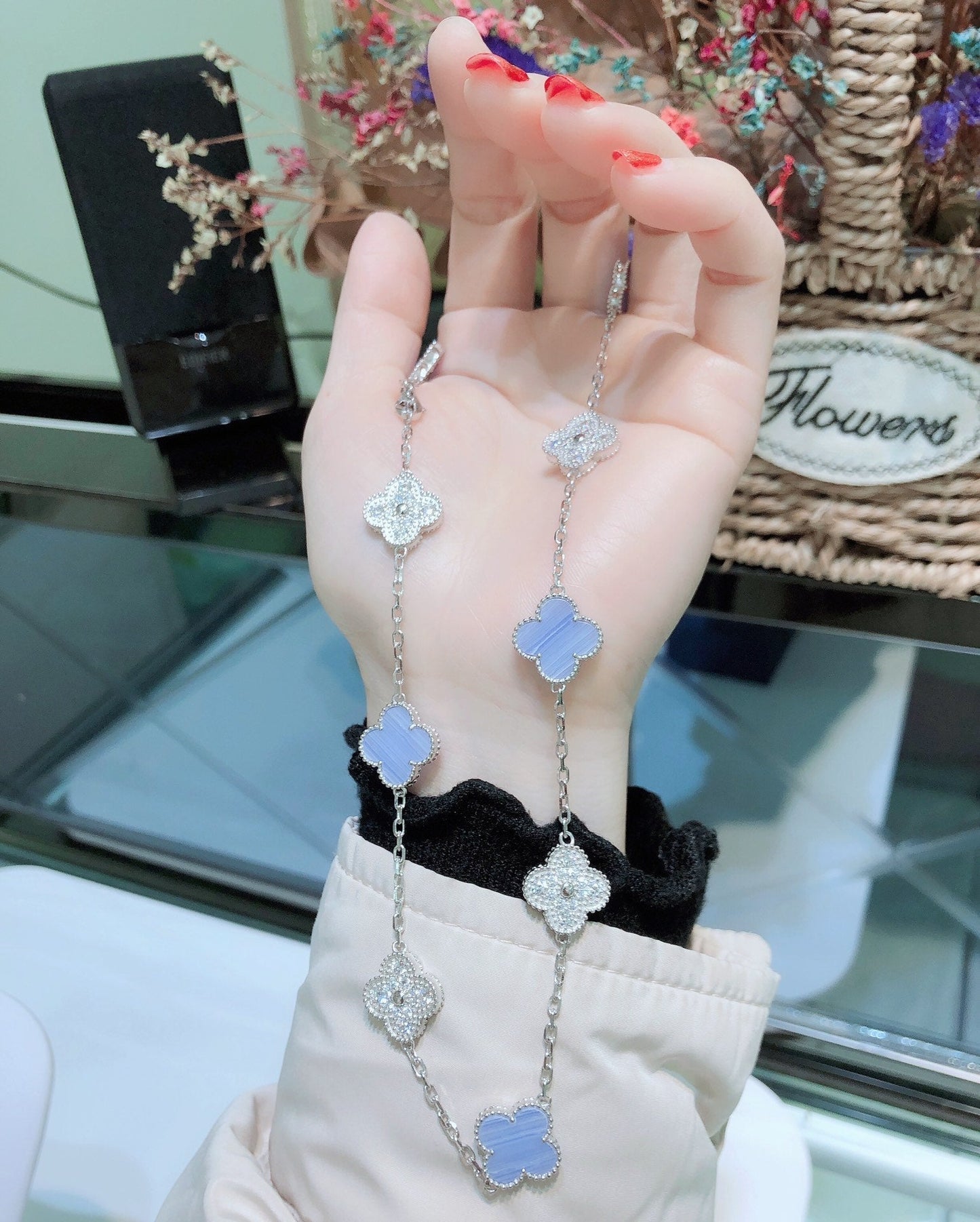 [Regal Gem]CLOVER 10 MOTIFS CHALCEDONY DIAMONDS SILVER NECKLACE