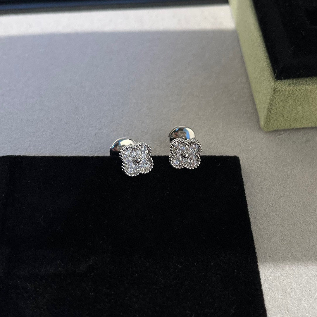 [Regal Gem]CLOVER MINI DIAMOND STUD EARRINGS