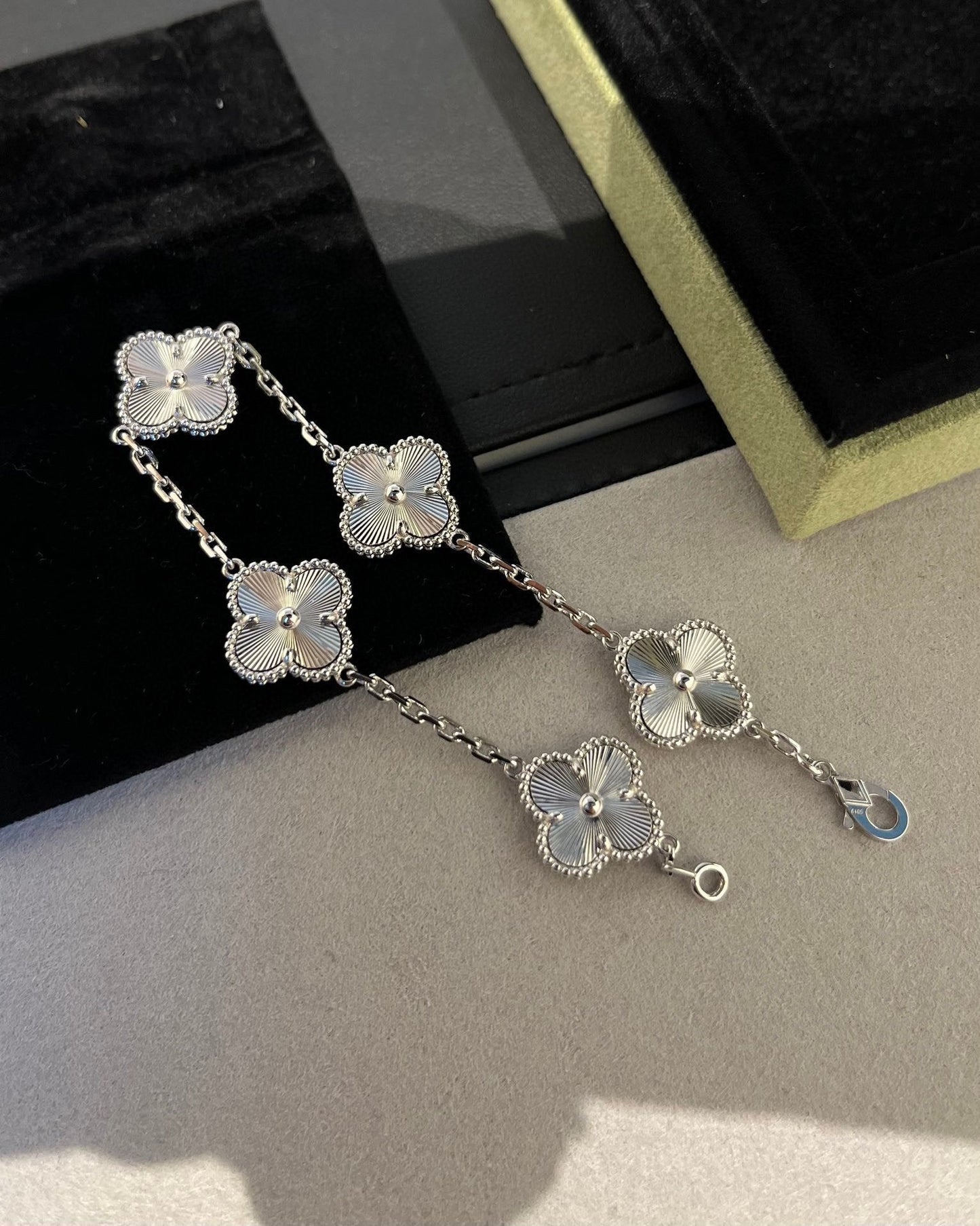 [Regal Gem] CLOVER 5 MOTIF LASER BRACELET COLLECTION